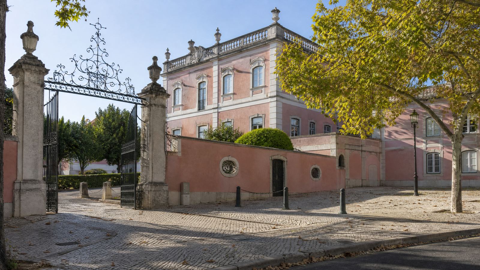 Gate and pink façade of the Fronteira Palace, Lisbon
